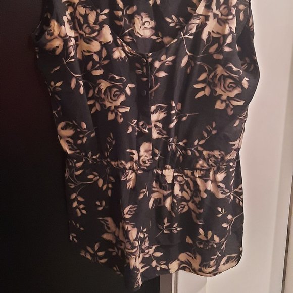 Aritzia Babaton 100% silk floral peplum blouse - Picture 2 of 6